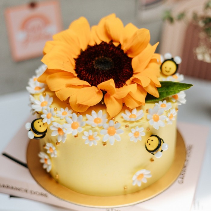 Sunflower and Bees Cake